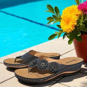 ROCKTHOSECURVES Wedge Heel Flower Flip Flop Sandals